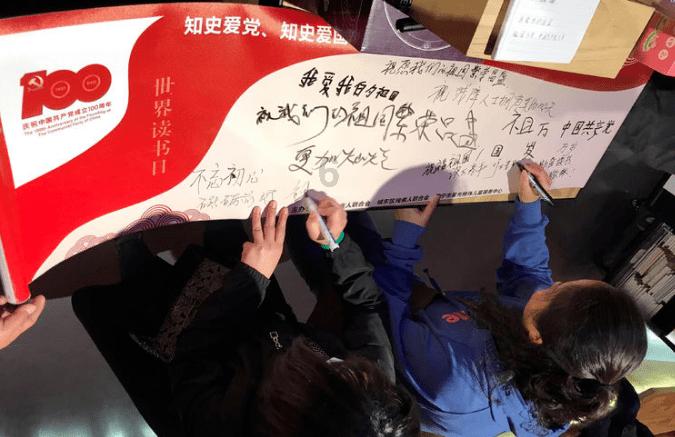 部队身陷重围，旅长烧掉文件准备牺牲，这个大地主却说：我有办法